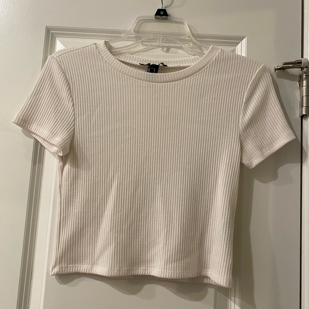 Forever 21 small white cropped tshirt